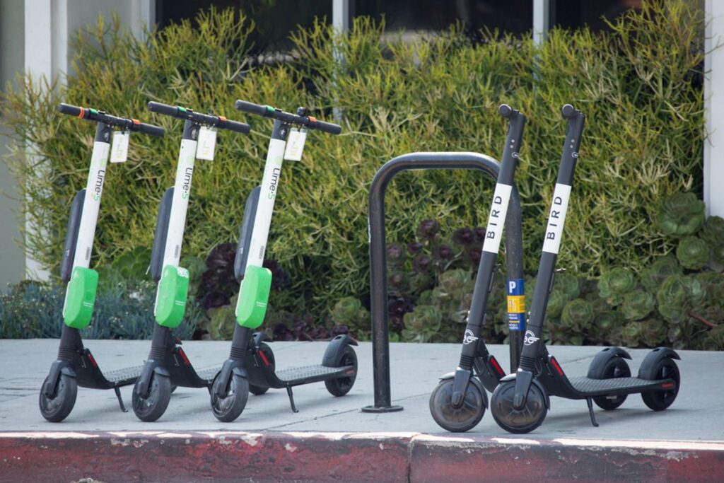 Lime e Bird: Mobilidade Elétrica com um Toque de Diversão